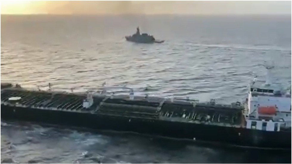 RT: Iranski tanker i pored američke blokade uz olujno nevreme stigao u venecuelansku luku kako bi isporučio naftu