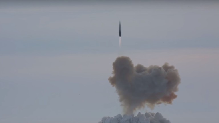 RT: Izgradnja hipersoničnog „Avangarda“ je poput lansiranja prvog veštačkog satelita na svetu - Putin