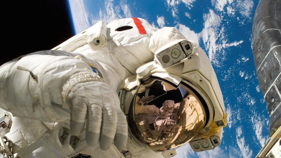 RT: Kosmički kolači: Kosmonauti na MKS-u dobijaju pećnicu