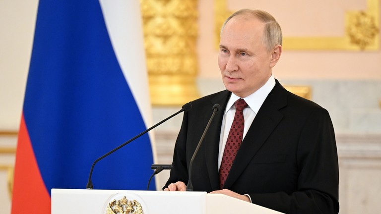 RT: Migranti moraju naučiti ruski i poštovati zakone – Putin