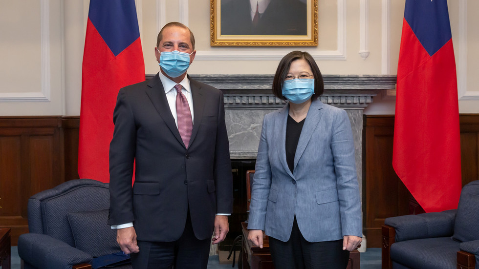 RT: „Oni koji se igraju vatrom izgoreće“: Peking upozorava Vašington nakon posete ministra zdravlja SAD-a Tajvanu