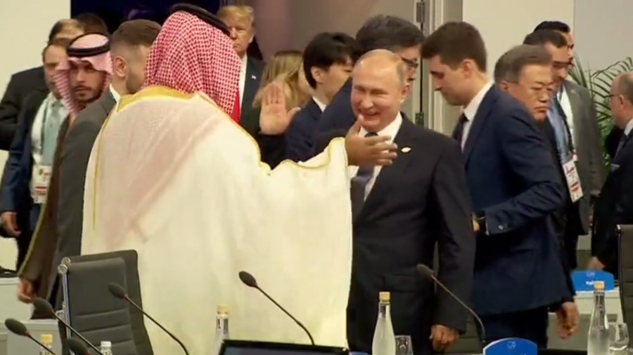 RT: Putin na „peticu“ sa Salmanom, a da li se je rukovao sa Trampom?