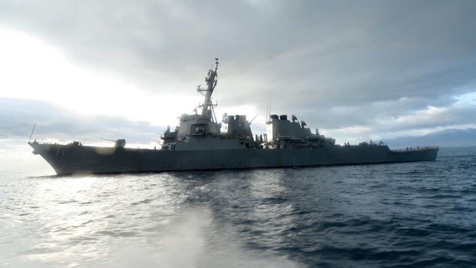 RT: Ruski ratni brod prati američki razarač u Crnom moru