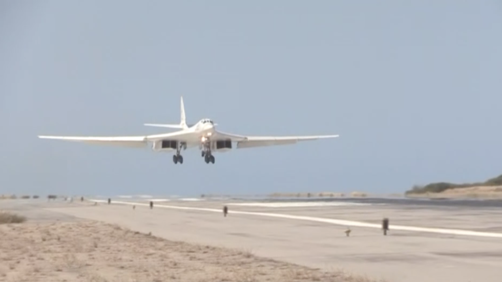 RT: Ruski strateški bombarderi Tu-160 sleteli u Venecuelu nakon 10.000 km leta
