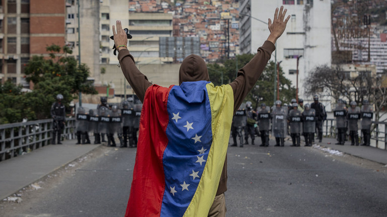 RT: SAD će snositi odgovornost zbog sankcija Venecueli, podržavamo Madura - Kina