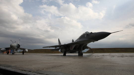 RT: Velika Britanija će podržati izbor Poljske o isporuci vojnih aviona Ukrajini