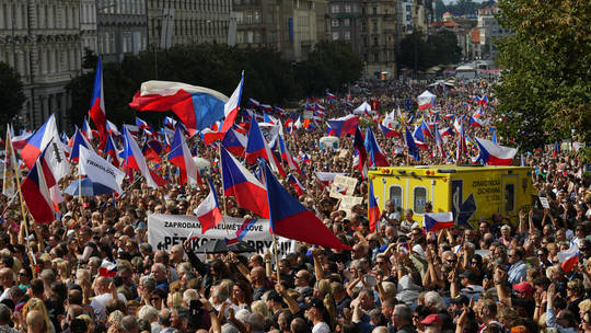 RT: Veliki antivladini protesti u Pragu zbog skoka cena energije, inflacije i vojne podrške Ukrajini