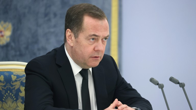 RT: Zelenski je „legitiman vojni cilj“ – Medvedev