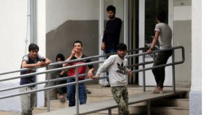 RTS: Petnaestak migranata pokušalo nasilno da pređe srpsko mađarsku granicu