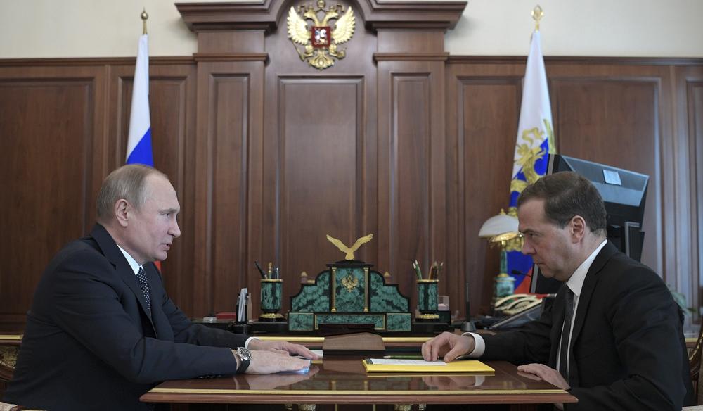 RUSKA VLADA PODNOSI OSTAVKU Putin se zahvalio Medvedevu: Kabinet je dobro radio!