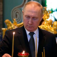 RUSKI PREDSEDNIK ZAPALIO SVEĆU: Putin posle potpisivanja pomorske doktrine posetio veliku pravoslavnu svetinju (FOTO)