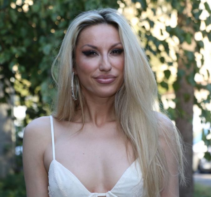 Rada Manojlović otkrila detalje o novom dečku: Ovo je prava ljubav, ne dozvoljava mi ono što sam ranije radila