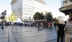 Radikali u centru Beograda delili Šešeljeve knjige (VIDEO)