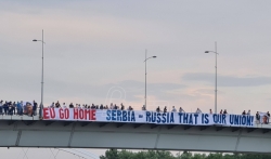 Radikali u znak podrške Rusiji u Novom Sadu razvili transparent protiv EU