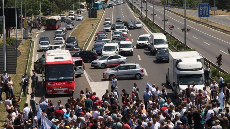 Radnici Fijata blokirali autoput u Beogradu