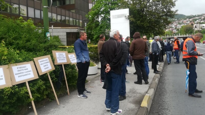 Radnici Krivaje iz Zavidovića na protestu u Sarajevu traže plate i prava