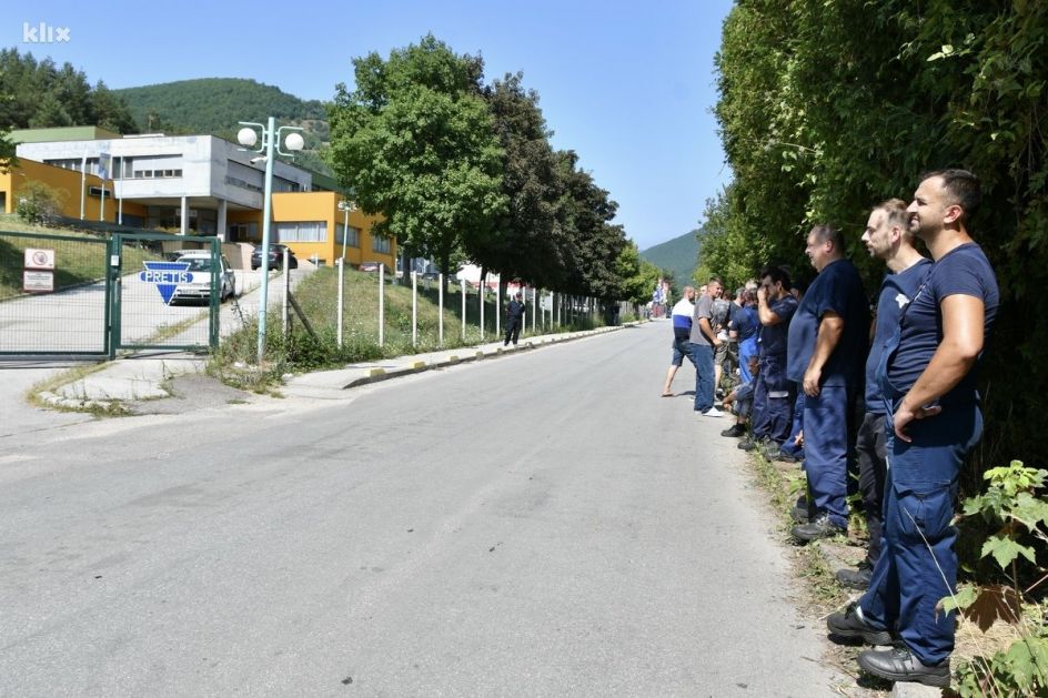 Radnici Pretisa iz Vogošće obustavili rad zbog kašnjenja junske plate