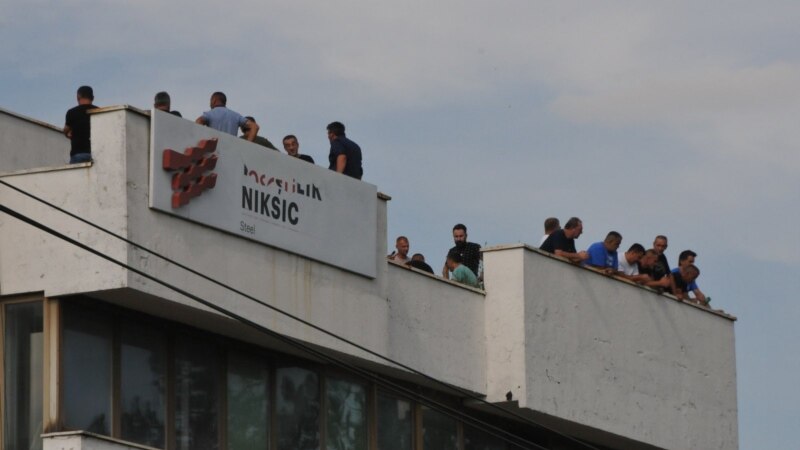 Radnici Željezare u Nikšiću na krovu štrajkuju glađu