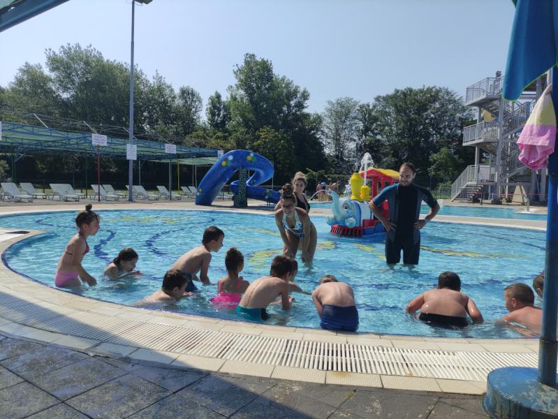 Radost u vodi - počela besplatna škola plivanja na Čairu