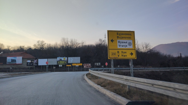 Radovi na pranju saobraćajnih tabli na putu Niš – Vranje