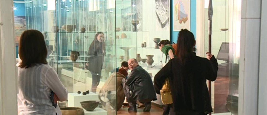 Radoznalost jača od upozorenja - posetioci muzeja vole da dotaknu predmete