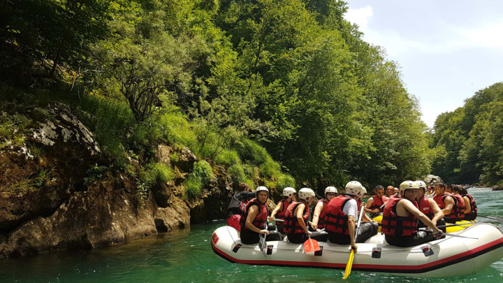 Rafting Tarom u septembru – najljepši doživljaj za kraj ljeta u Rafting kampu Modra Rijeka