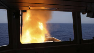 Rakete Huti pobunjenika oštetile tanker u Crvenom moru