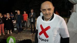 Rale Milenković nakon monodrame „Naši dani“ obukao majicu sa natpisom „Bojkot“ (VIDEO)