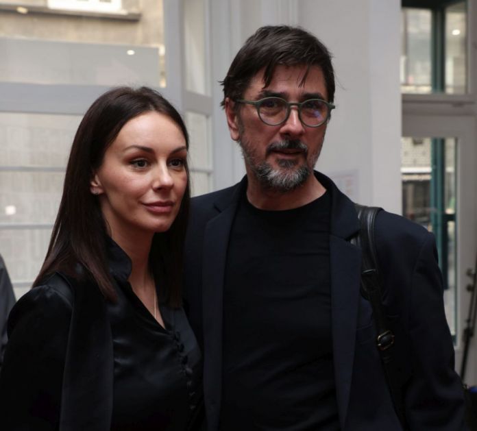 Rame uz rame sa mamom i tatom: Ćerka Slobode Mićalović i Vojina Ćetkovića sa njima zaigrala u filmu Hajduk u Beogradu