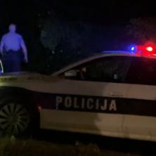 Ranjene dve osobe: Maskirani napadači pucali na oca (48) i sina (26), pa im palicama oštetili automobil