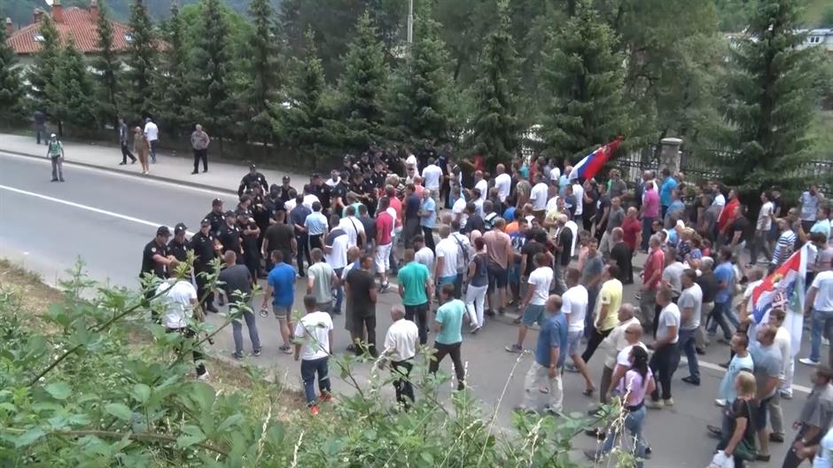 Raspberry growers of Serbia continue protesting