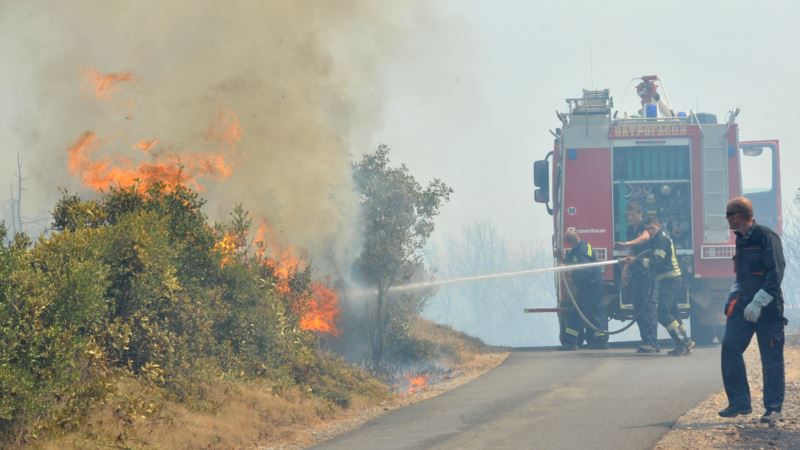 Rasplamsao se požar na jugu Hrvatske uz Crnu Goru 