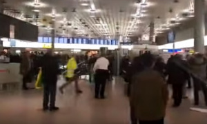 Rat iz Sirije preneli u Nemačku! Masovna tuča Kurda i Turaka na aerodromu! (VIDEO)