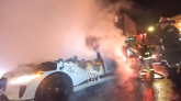 Rat ljudi protiv mašina: Besna rulja zapalila autonomni taksi FOTO/VIDEO