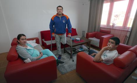 Ratni vojni invalid iz Banjaluke vodi borbu oko opštinskog stana: Ne žele sa bebom u borački stan
