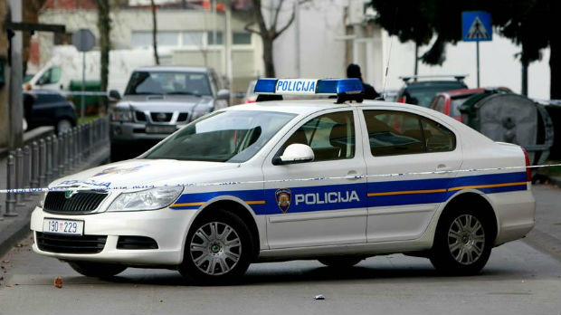 Razbijen i zapaljen automobil vozača Ubera u Zagrebu