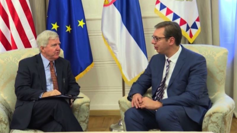 Razgovor Vučića sa ambasadorom SAD iza zatvorenih vrata