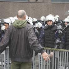 Razneću zgradu Predsedništva Drama tokom protesta: Policija u centru Beograda morala da reaguje zbog jezivih pretnji