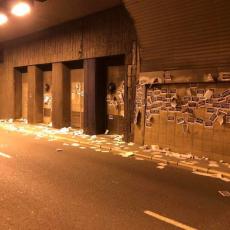 Razulareni vređali i šutirali vozila: Đilasove pristalice napale radnike čistoće u Terazijskom tunelu (FOTO)