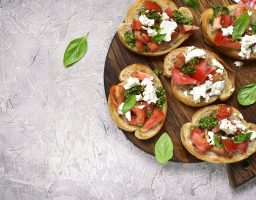 Recept dana: Brusketi sa paradajzom i fetom
