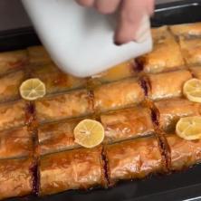 Recept za NAJUKUSNIJU BAKLAVU - Ništa sočnije niste probali, priprema je jednostavna, a evo šta je potrebno