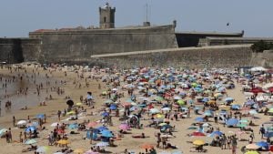 Redak fenomen iznenadio kupače usred toplotnog talasa u Portugalu (VIDEO)