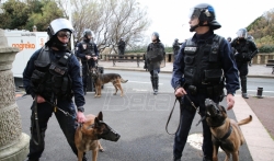 Redovi na francuskim aerodromima zbog usporenog rada policije iz protesta