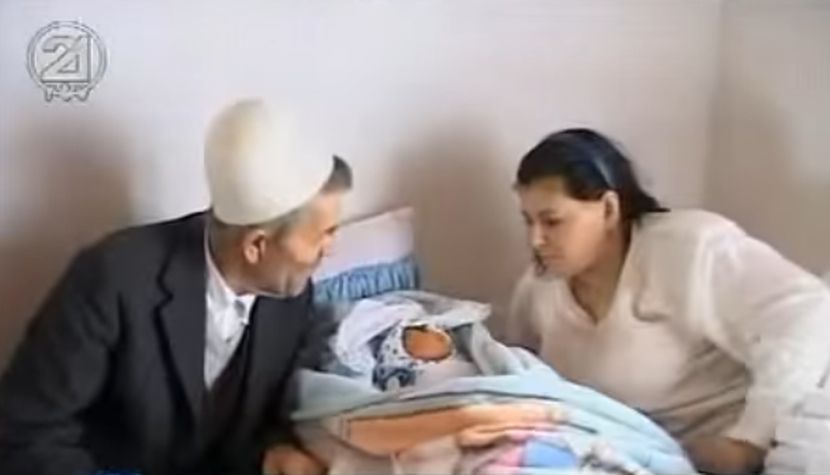 Redžep iz Prizrena ima preko 50 unučadi. U 71. godini je kupio je sebi devojku (19) za 3.000 evra i napravio joj dete (FOTO) (VIDEO)