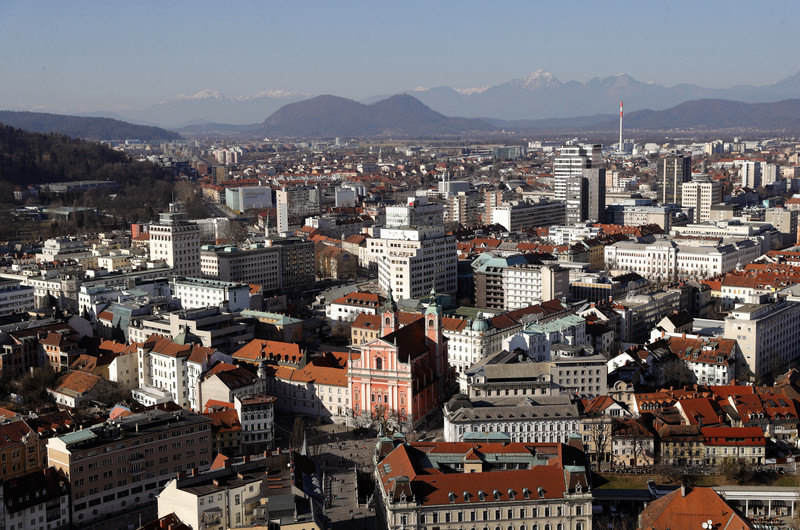 Region: U Sloveniji nastavljeno ublažavanje mera, u Hrvatskoj umrlo 30, obolelo 116