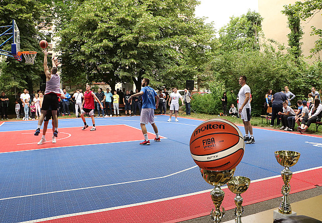 Rekonstruisan košarkaški teren u MZ Omladinski pokret