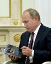 Replika Dupljajskih kolica u vitrini Putina