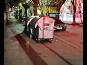 Rešen problem - kontejneri ponovo na trotoaru, gde su građani bacali smeće