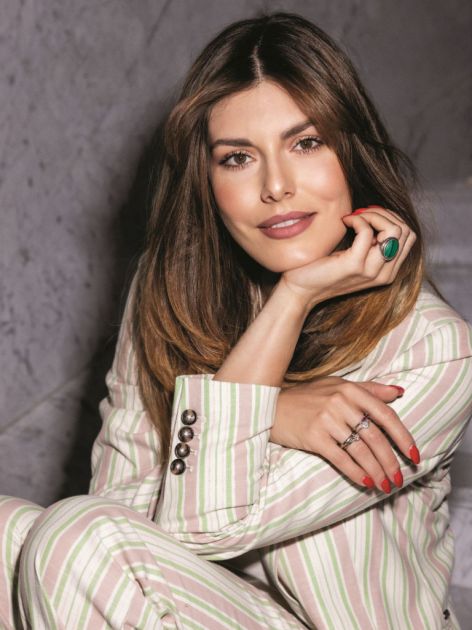 Retro, a moderan i nosiv u najrazličitijim prilikama: Komplet Tamare Dragičević idealan za hladne dane FOTO