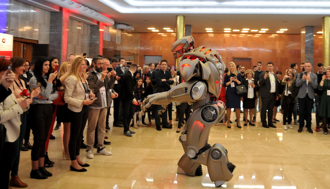 Robot Titan plesao u Beogradu